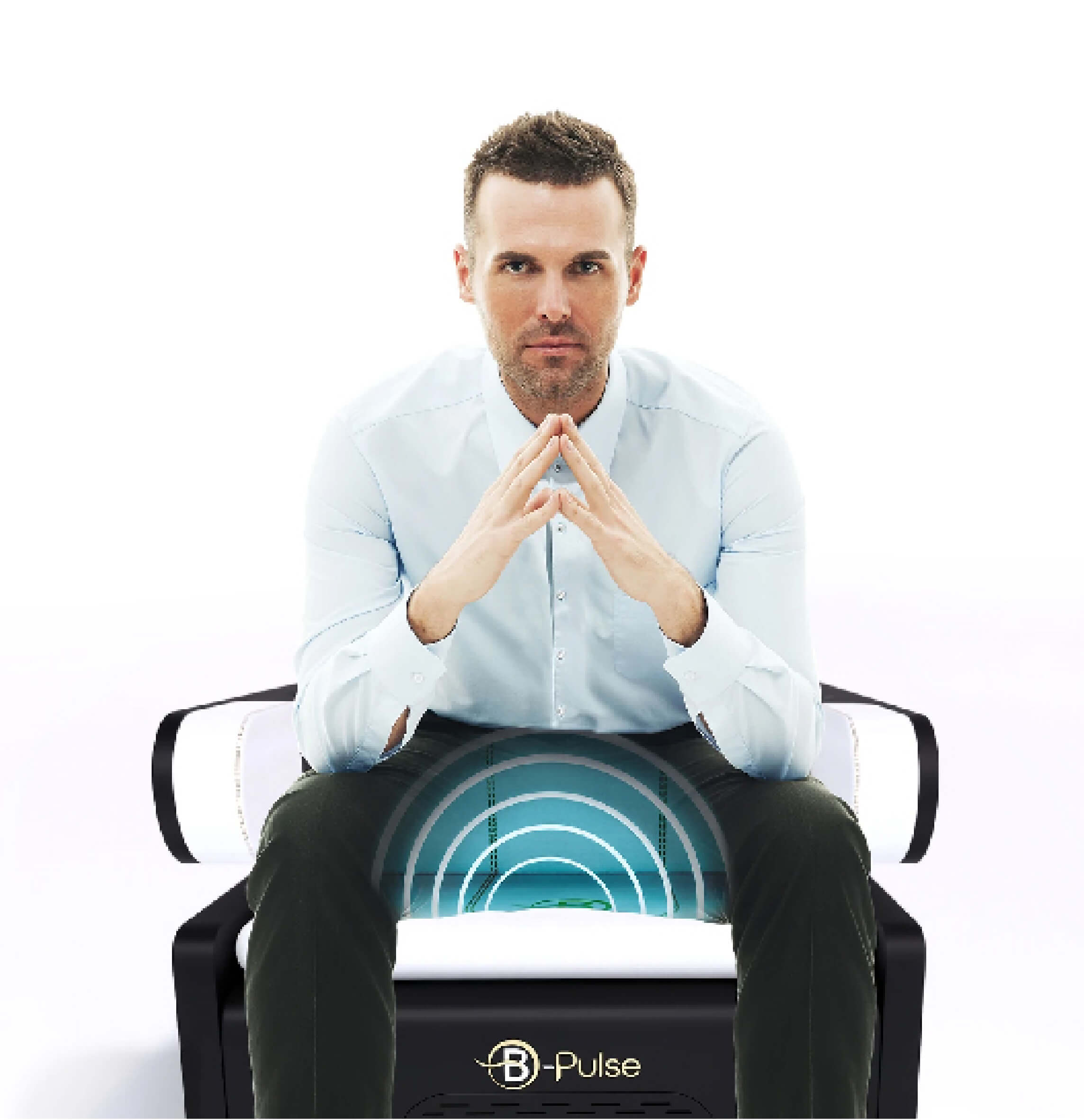 Homme assis sur la chaise B-Pulse, illustrant l’effet du traitement par stimulation électromagnétique pour renforcer le plancher pelvien et améliorer la santé intime.