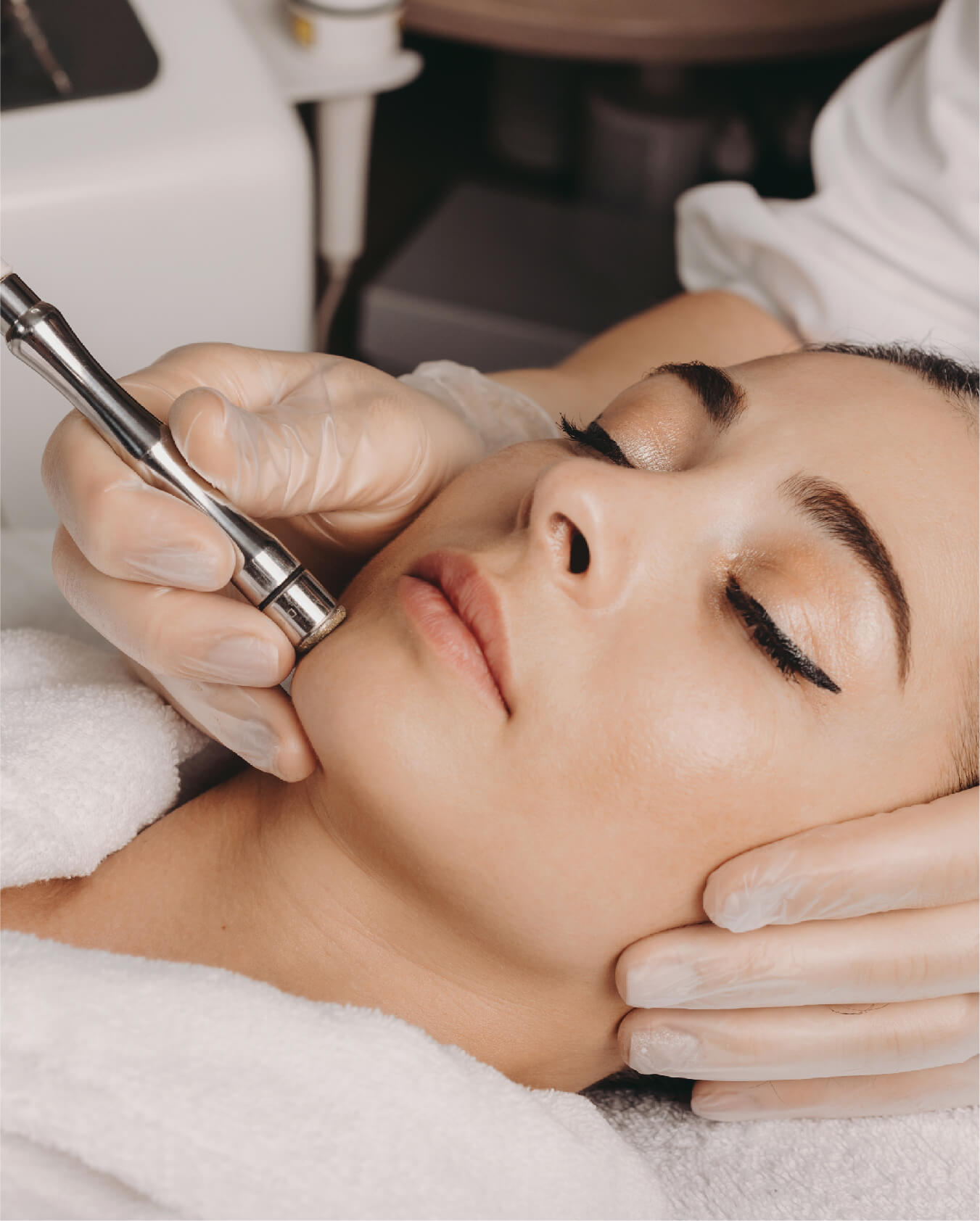 https://identia.digital/stlaurent/wp-content/uploads/2024/05/Autres_traitements_Microdermabrasion.jpg