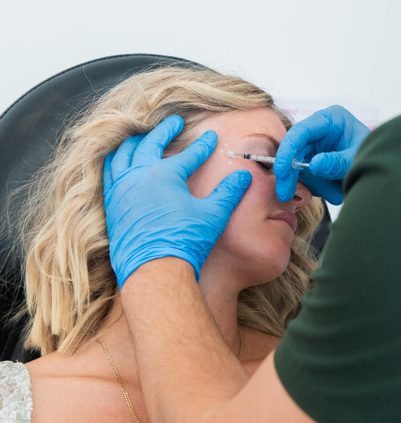 Avantages des injections de neuromodulateurs : Réduction des tensions musculaires du visage