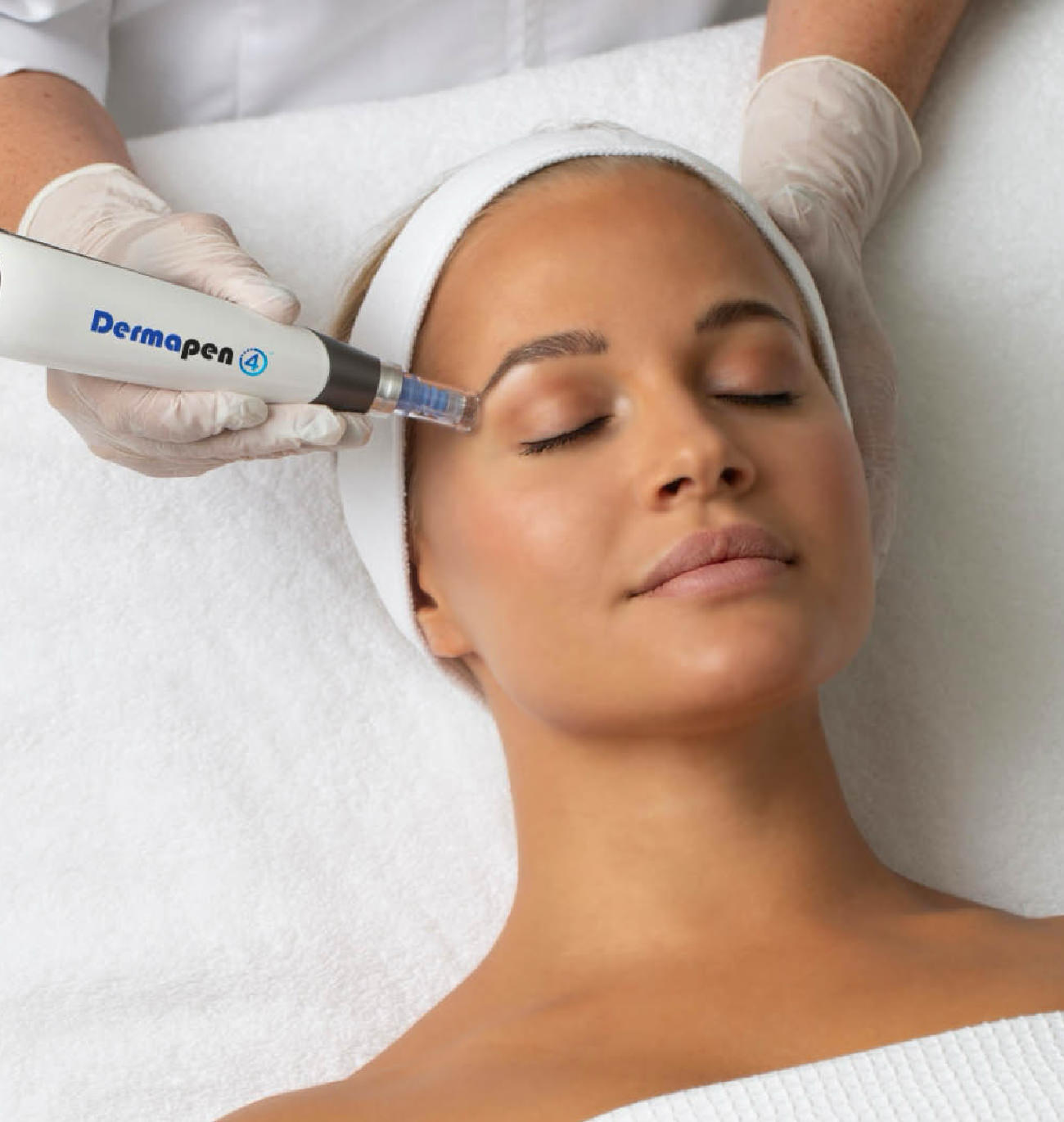 microneedling Dermapen 4 : stimulation du collagène et régénération cellulaire pour améliorer la texture de la peau, réduire les rides, cicatrices et imperfections. Soin esthétique avancé offert par St-Laurent Médico-Esthétique