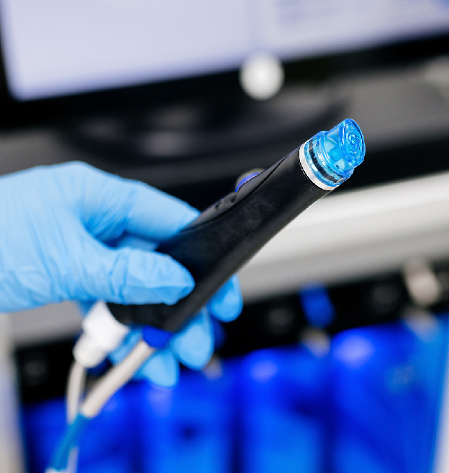 Embout de l’appareil MeAquafacial utilisé pour exfolier, hydrater et nettoyer en profondeur la peau lors des soins professionnels